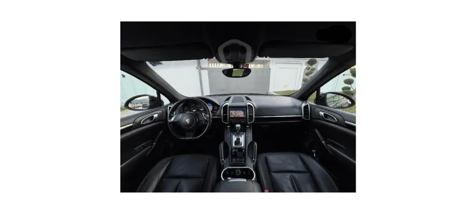 Porsche Cayenne 2014 – interior