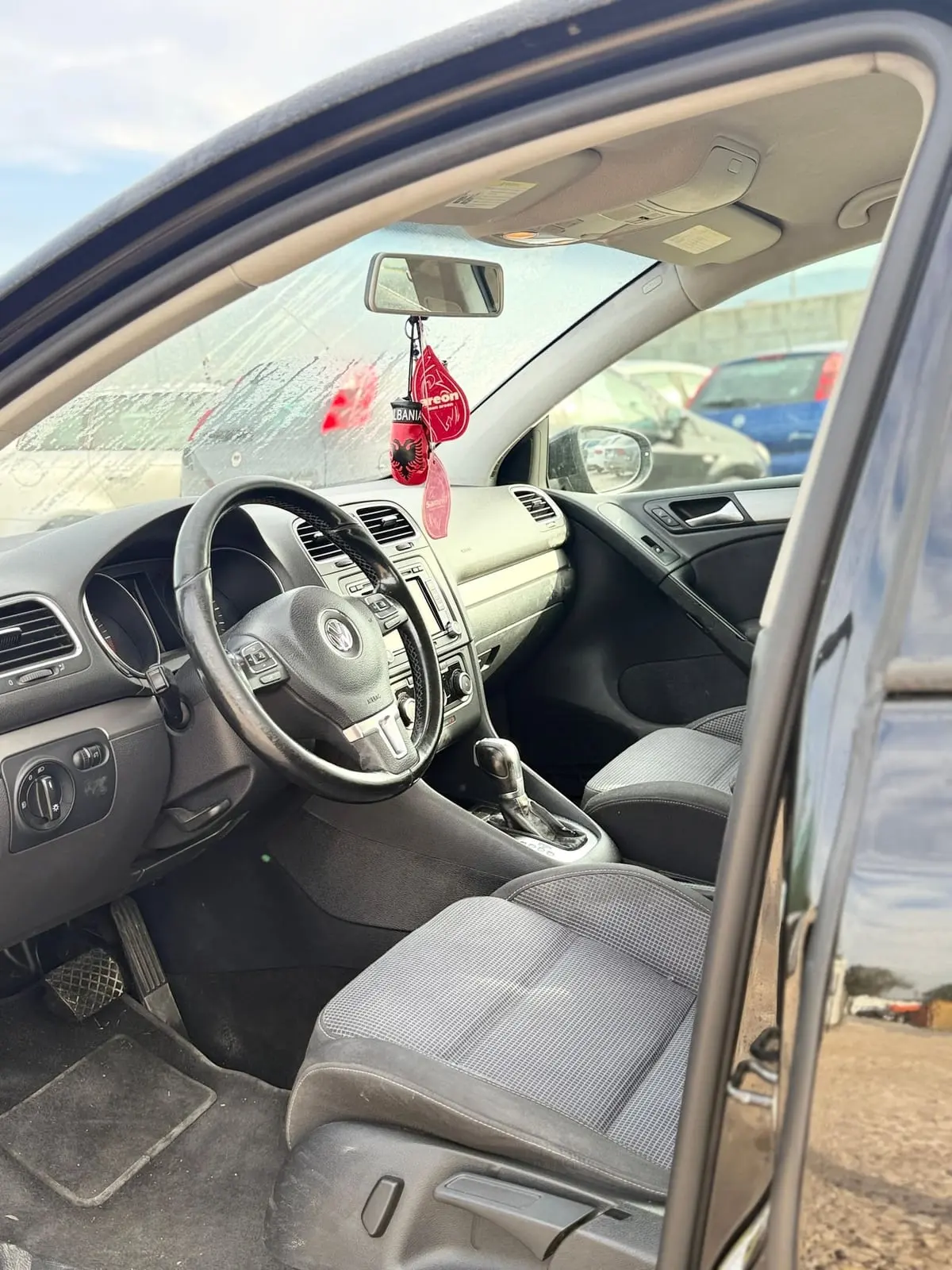 Volkswagen Golf 2011 – interior