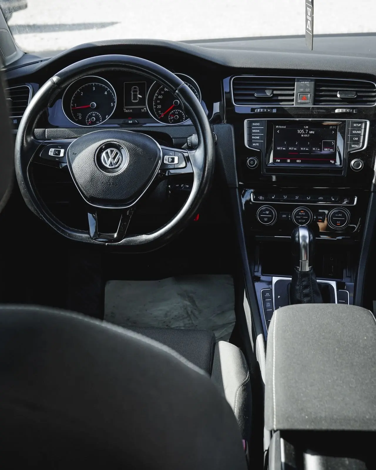 Volkswagen Golf 2014 – interior